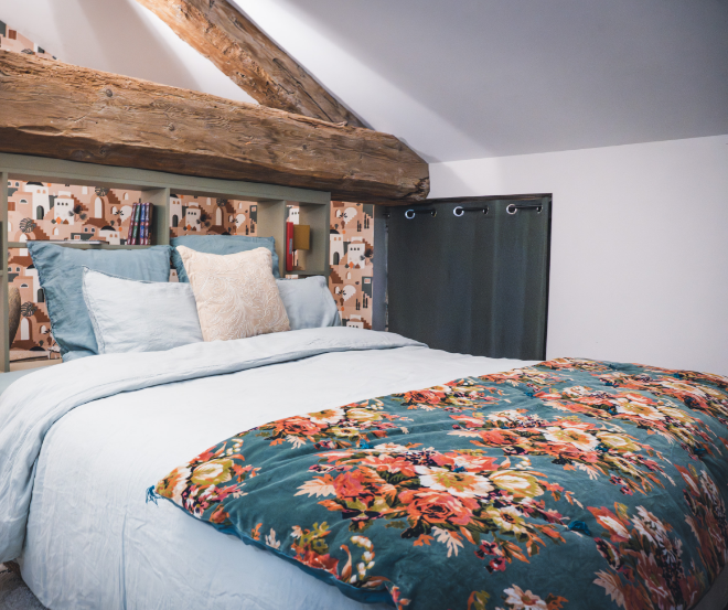 Chambre sous les poutres de Maison Vitis